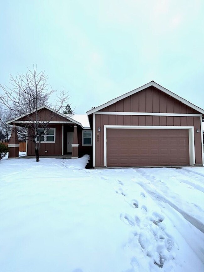 Building Photo - Cozy 3 Bedroom Home in SW Bend!