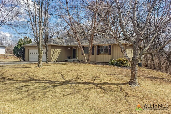 Building Photo - Amazing, Spacious Home! Pet Friendly!