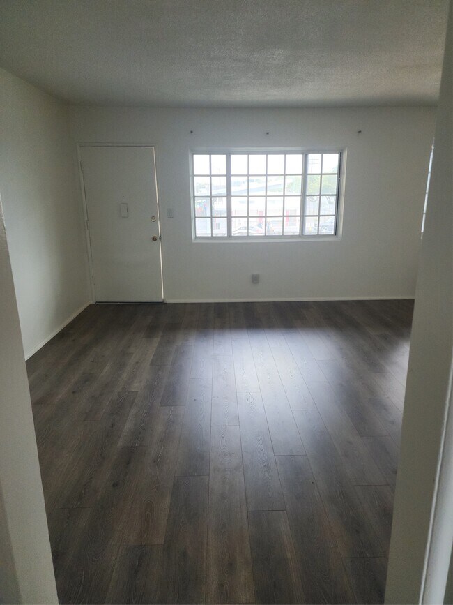 Building Photo - 11901 York Ave