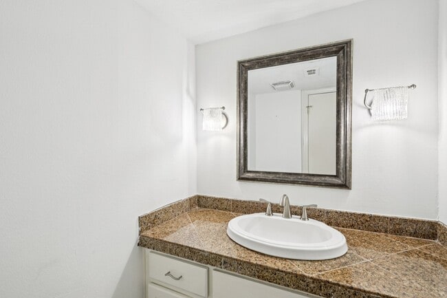Building Photo - 4016 Willow Ridge Dr