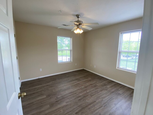 Building Photo - First floor one bedroom one bath apartment...