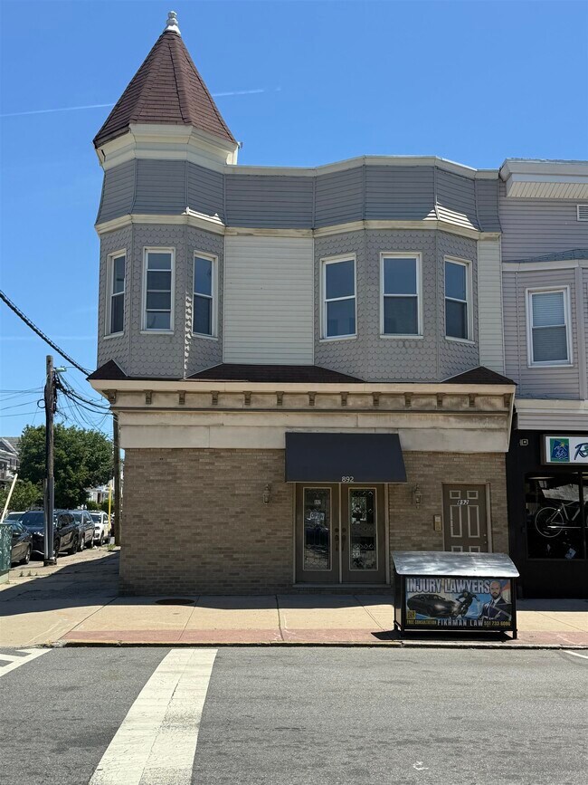 Building Photo - 892 Broadway