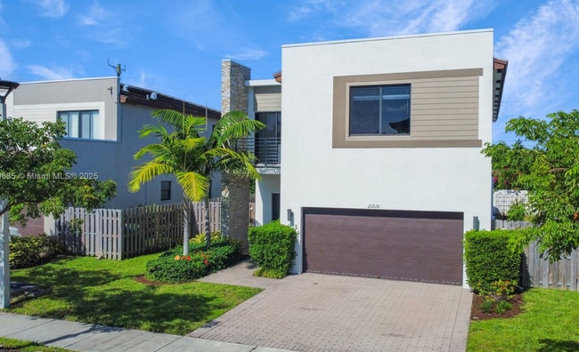 Building Photo - 21016 NE 2nd Ct