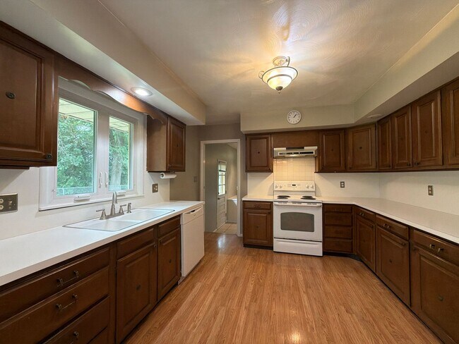 Building Photo - 56099 River Shore Ln