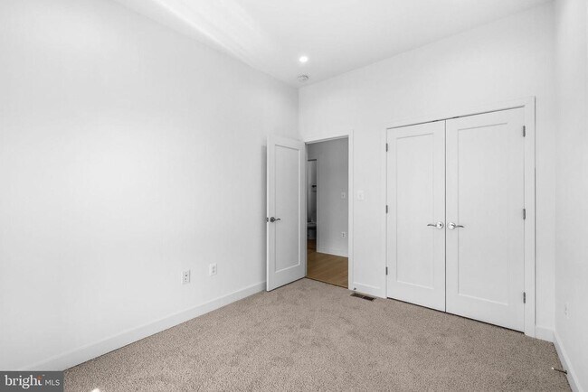 Building Photo - 2532 Elvans Rd SE