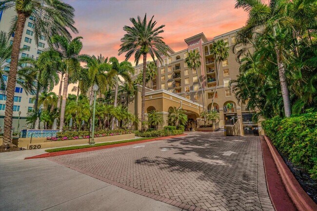 Building Photo - 520 SE 5 Ave