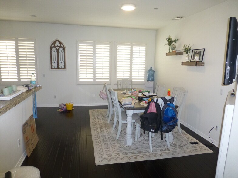 Building Photo - 416 W Linden Dr