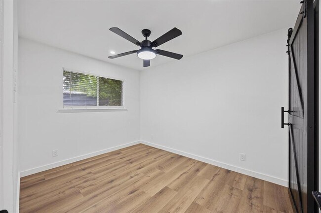 Building Photo - 1500 Chippeway Ln