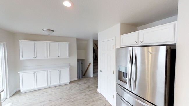 Building Photo - 5 Bedroom 3 Bathroom in Lehi!