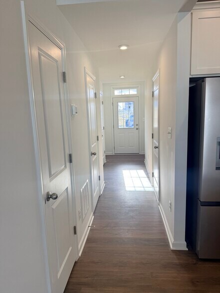 Building Photo - 620 Slick Terrace