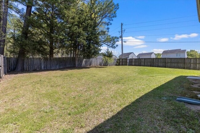 Building Photo - ***Coming Soon!!!***Spacious and Move-In R...