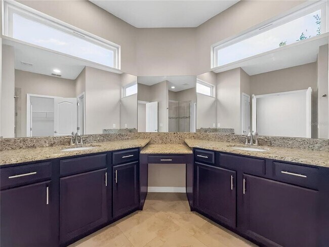 Building Photo - 5518 Thomas Square Dr