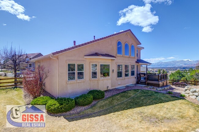 Building Photo - This stunning six-bedroom, three-and-a-hal...
