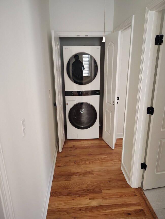 Building Photo - 944 33rd Ave N