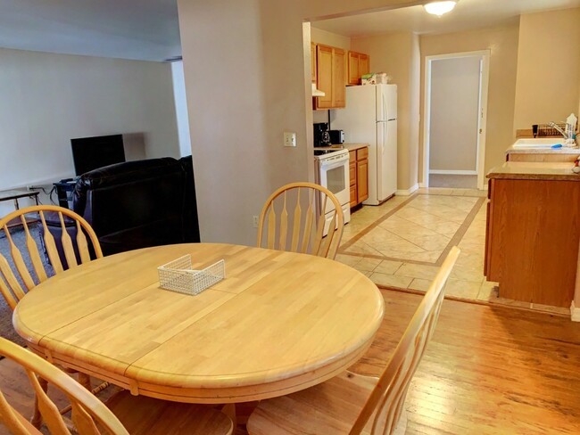 Building Photo - 3BR/2BA home.