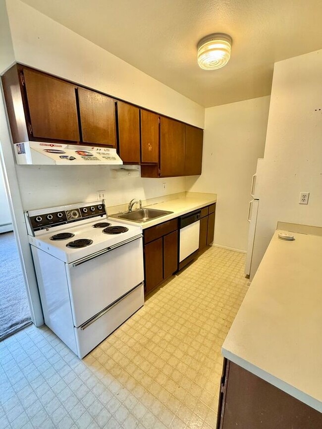 Building Photo - 1ST MONTH 1/2 OFF SPECIAL!!!!