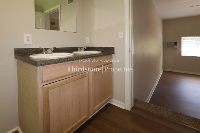 Building Photo - 789 Gardenia Ln