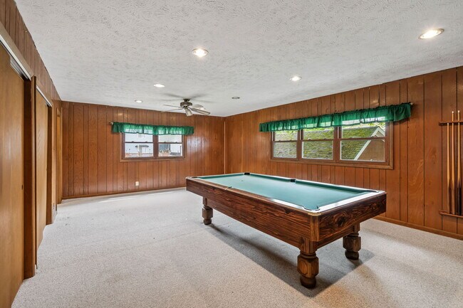 Building Photo - 2083 Chapman Lake Dr