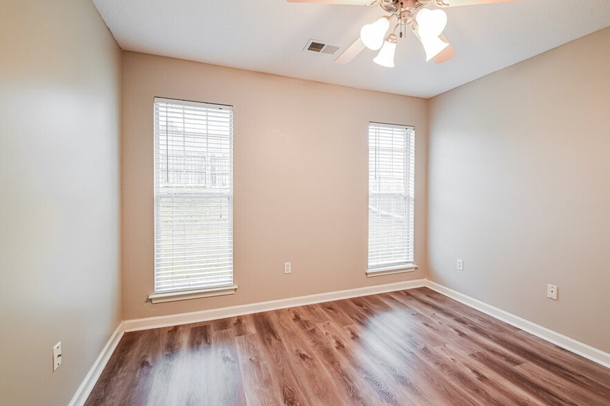 Building Photo - 5764 Deer Ridge Dr