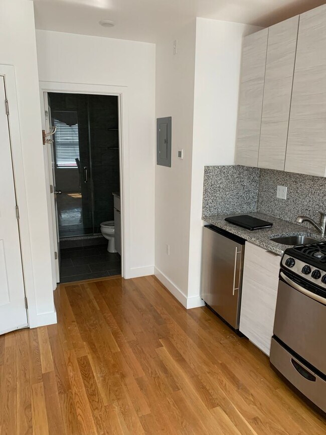 Building Photo - CHELSEA / BOSTON FULLY FURNISHED LUXURY STUDIO-- 1 MILE TO LOGAN!!