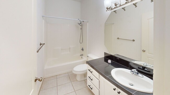 Building Photo - 4-Bed/2.25-Bath with Solar!