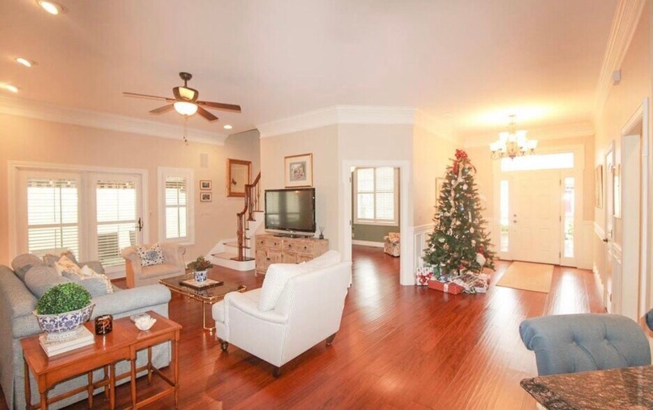 Building Photo - 1512 Victoria Green Blvd