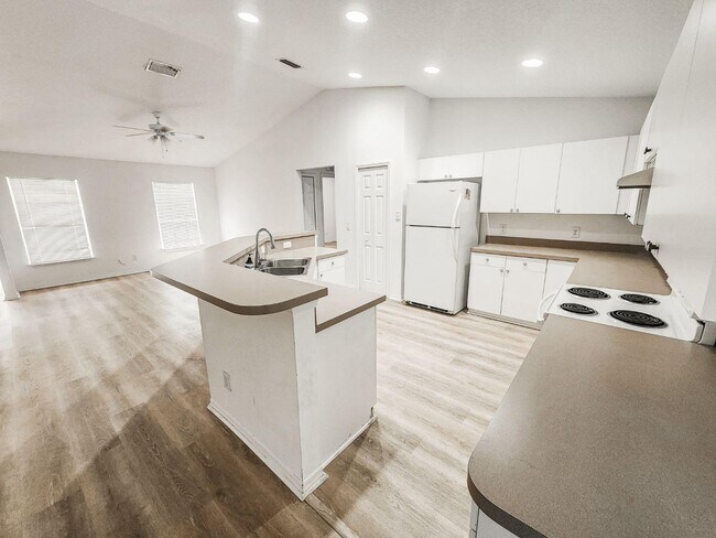 Building Photo - 151 Carmelite Ave NW