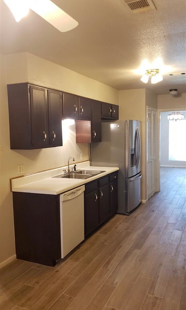 Building Photo - 6810 Marshall Pl Dr