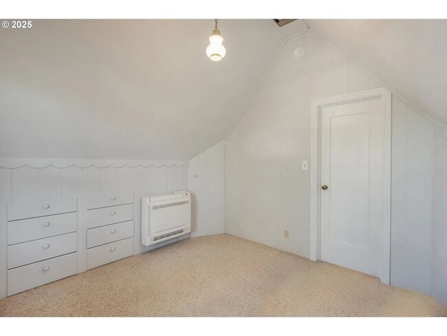 Building Photo - Gorgeous College Hill 4 BD, 3BA in desirab...