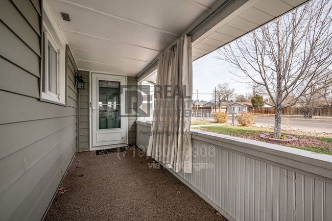 Building Photo - 903 W 15th St