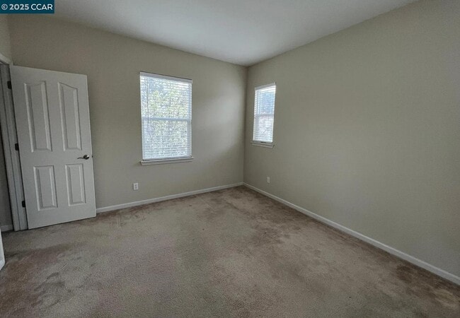 Building Photo - 911 Madrone Ave