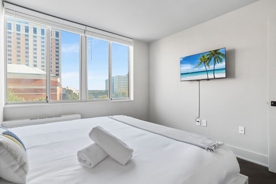 Building Photo - 801 15th St S