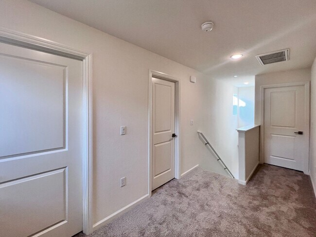 Building Photo - $2,450 Shepherd & Sunnyside, New 3 bedroom House - Clovis / Solar Panels