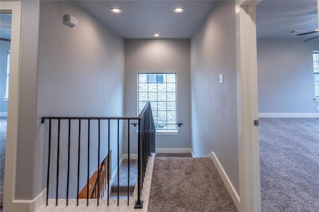 Building Photo - 306 E 34th St