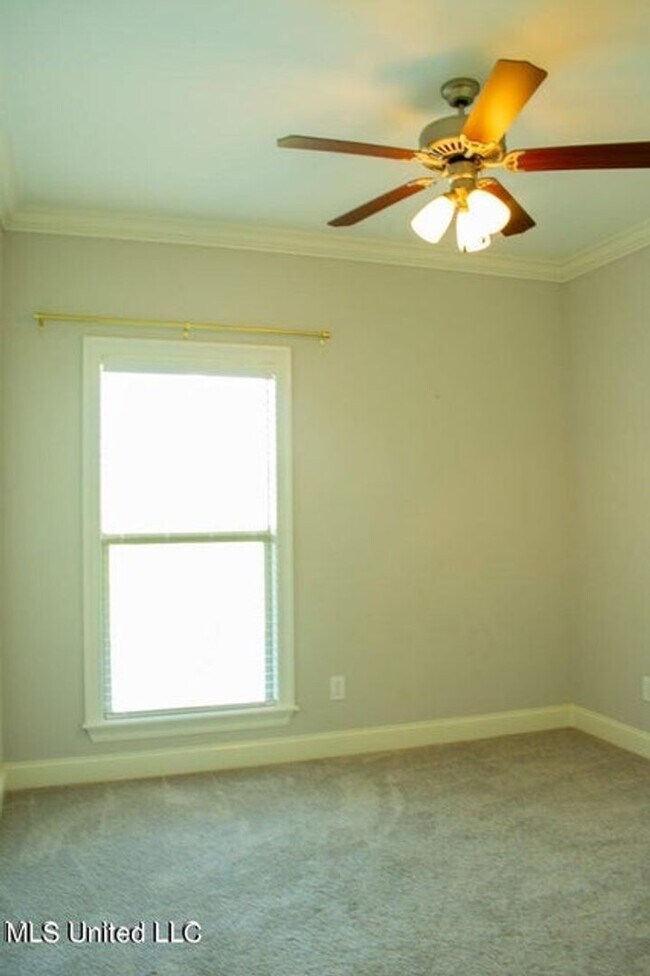 Building Photo - 3 Bed/2 Bath Home in Woodscope of Oakfield