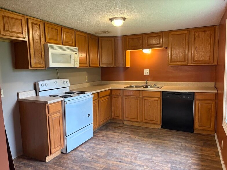 Kitchen - 312 S Elm St