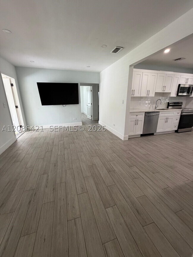 Building Photo - 1250 Wren Ave