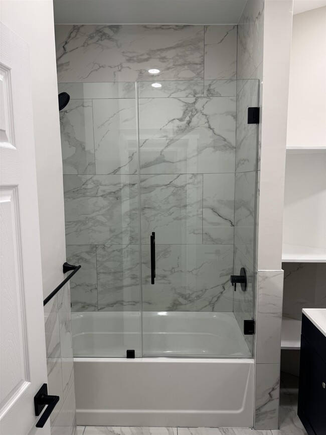 Building Photo - 655 Avenue C