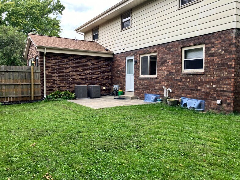 Building Photo - 2709 Albany Ct