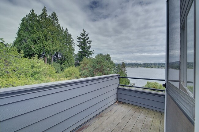 Building Photo - 4bd/3.5ba Mercer Island Home