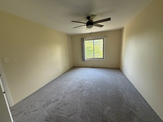 Building Photo - 385 Pierce Ct