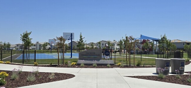 Building Photo - Lathrop - Gorgeous 5 Bedroom 3 Bathroom Home
