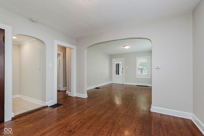 Building Photo - 6222 Kingsley Dr