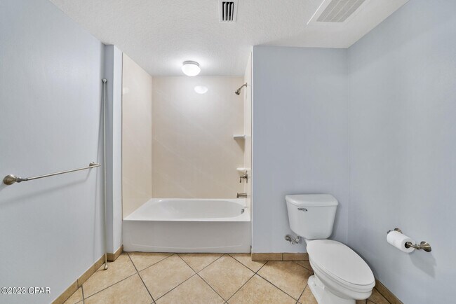 Building Photo - 2400 Grandiflora Blvd