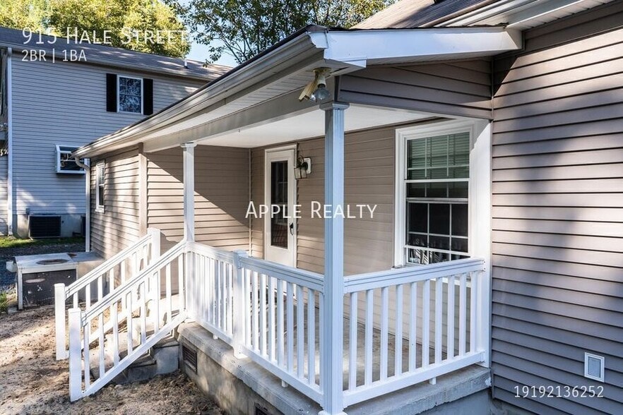 Building Photo - 915 Hale St