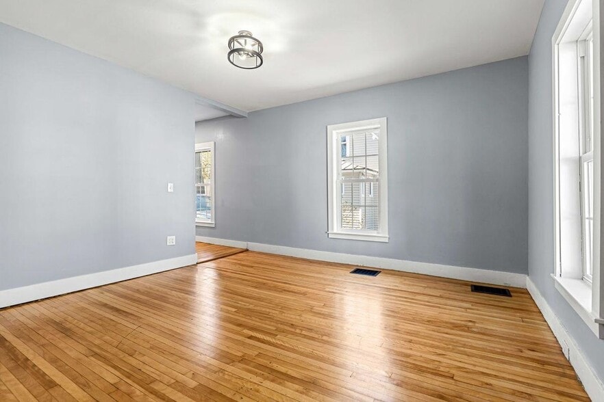 Building Photo - 95 Rumford St