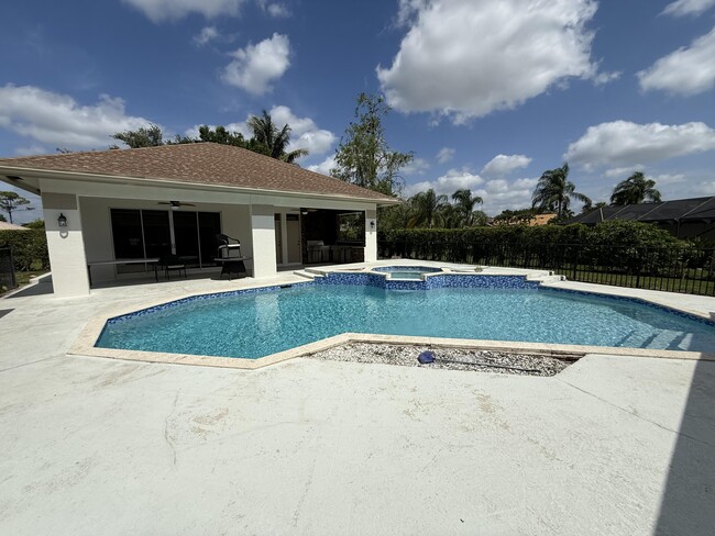 Building Photo - 1295 Longlea Terrace