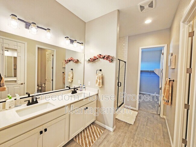Building Photo - 4901 Fairwood Ct