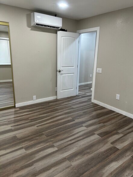 Building Photo - 10010 Columbine Ct