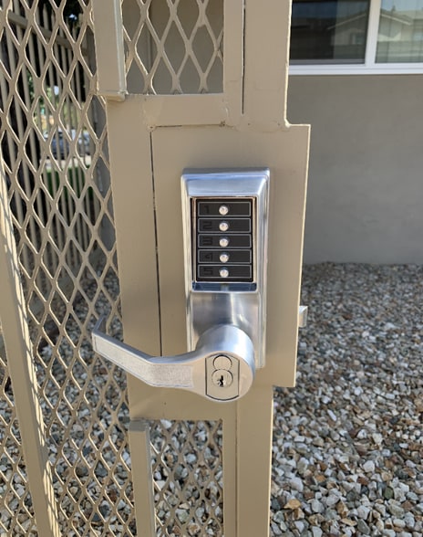 Building Photo - 633 N Fig St